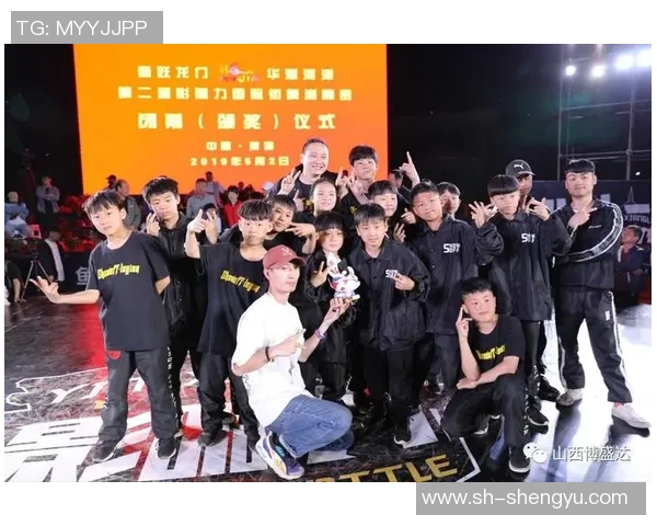 广州街舞队的防反策略解析与街舞文化的深度融合探讨 广州街舞队的防反策略解析与街舞文化的深度融合探讨