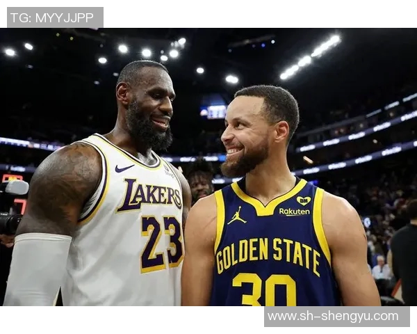 詹姆斯：篮球场上的传奇巨星与时代偶像的辉煌历程与影响力分析