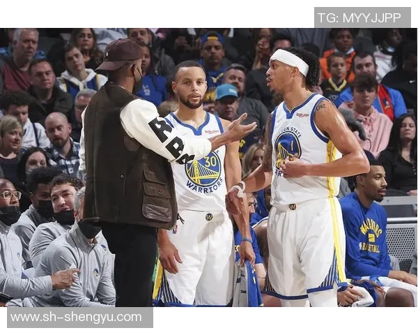 勇士与尼克斯全场激战回顾球星表现与战术分析一览